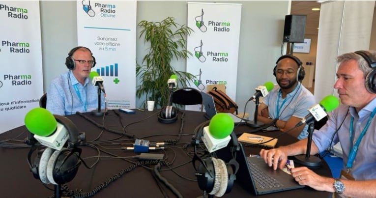 Enregistrement du podcast Pharma Radio Officine avec Gilles Trolet et des intervenants en studio